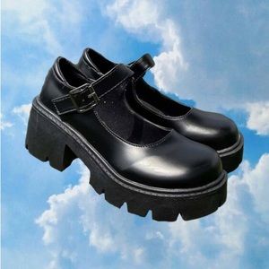 Chunky Heeled Mary Jane Pumps size 6